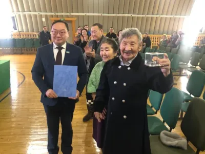 Копию именного алмаза вручили Борису Неустроеву – Мандар Уус