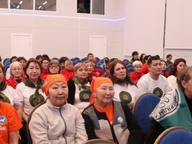 В Якутии в День волонтера отметили лучших добровольцев