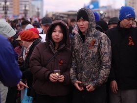 В Якутске прошла акция «Свеча памяти», посвященная 81-й годовщине Победы