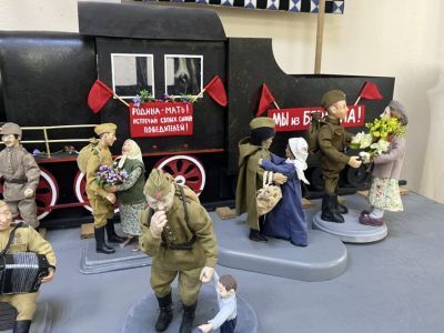 80-летию Великой Победы посвятили выставку «Мир кукол Якутии»