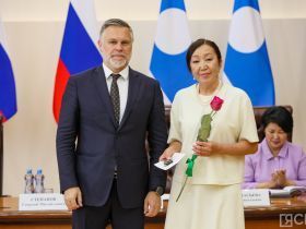 Государственные награды вручили медицинским работникам Якутии