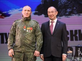 На Антифашистском форуме в Якутске наградили участников специальной военной операции