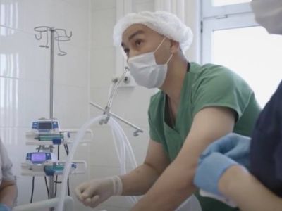 Айсен Николаев наградил медиков, спасших человека с пятичасовой остановкой сердца