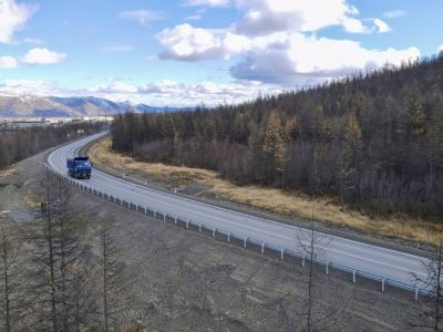 Строительные материалы доставляют в пострадавший от паводка Оймяконский район