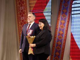 В День народного единства в Якутске юным якутянам вручили первые паспорта