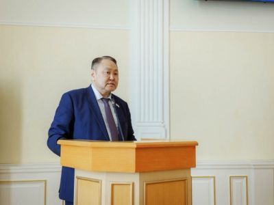 Альберт Семенов предложил усилить социальные гарантии муниципальной службы