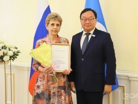 Государственные награды вручили медицинским работникам Якутии