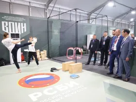 Глава Якутии на ВЭФ посетил военно-спортивный городок центра «ВОИН»