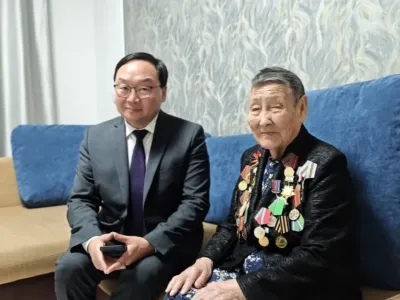 В Якутии поздравили старейшую 104-летнюю жительницу