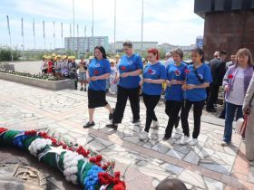 В Дни армейской культуры на площади Победы Якутска возложили цветы якутянам-героям