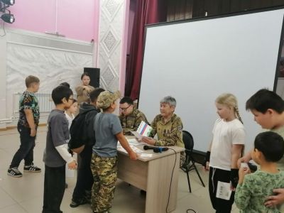 Отец и сын, участвовавшие в СВО, провели урок мужества в селе Маган