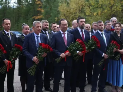 Айсен Николаев почтил память шахтёров в Нерюнгри
