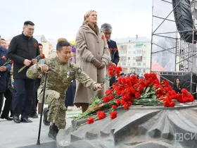 В Якутске провели акцию «Поклонимся великим тем годам» в честь 81-й годовщины Победы