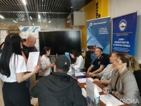 700 вакансий представили на ярмарке трудоустройства в Якутске