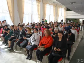 Петр Шамаев вручил дипломы победителям конкурса, приуроченного ко Дню сына в Якутии