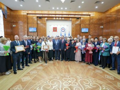 Глава Якутии вручил государственные награды