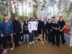Глава Якутии встретился с юными нерюнгринцами на новой спортплощадке