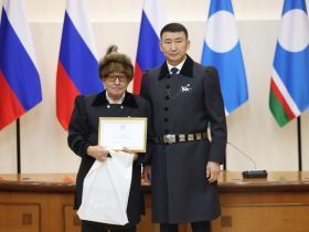 Носителям традиционной культуры вручили стипендии главы Якутии