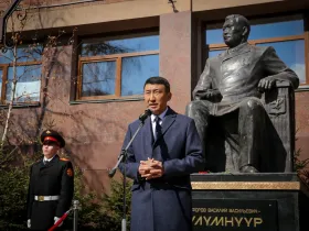 В День республики в Якутске почтили память Василия Никифорова-Кюлюмнюра