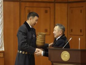 Носителям традиционной культуры вручили стипендии главы Якутии