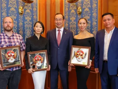 Глава Якутии встретился с лауреатами Национальной премии «Золотая маска»