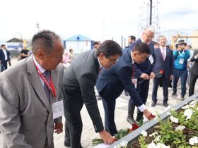 Глава Якутии осмотрел новую набережную в селе Ытык -Кюель