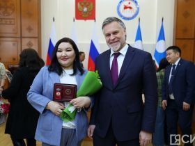 Высокие награды и почётные звания вручили якутянкам в преддверии 8 Марта