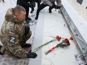 Якутяне возложили цветы в память погибших на озере Ильмень