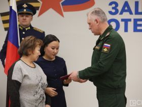 В Якутске вручили награды погибших участников СВО их родственникам