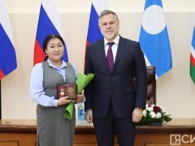 Высокие награды и почётные звания вручили якутянкам в преддверии 8 Марта
