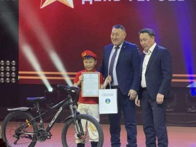 В Усть-Алданском районе наградили девятилетнего мальчика, спасшего мужчину