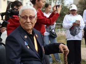 В Якутске поздравили ветеранов с 80-летием окончания Второй мировой войны