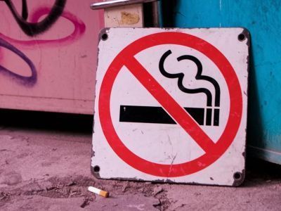 Юрист рассказал, чем грозят частые перекуры на работе