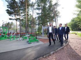 Глава Якутии встретился с юными нерюнгринцами на новой спортплощадке