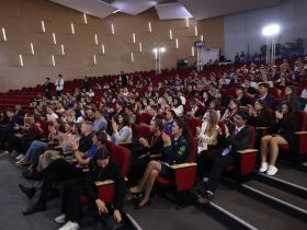 Глава Якутии выступил перед студентами ДВФУ и участниками ВЭФ-2025
