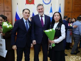 Высокие награды и почётные звания вручили якутянкам в преддверии 8 Марта