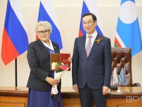 Айсен Николаев вручил дипломы выпускникам программы «Якутия – земля героев»