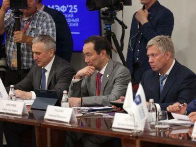 Айсен Николаев принял участие во встрече глав ассоциации инновационных регионов России