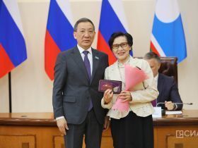 Госнаграды вручили деятелям культуры и искусства Якутии