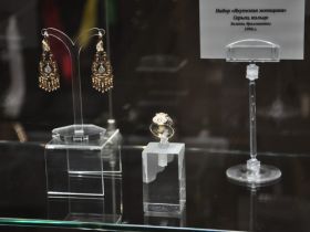 В «Сокровищнице Якутии» открыли выставку ювелира Юрия Иванова