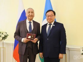 Государственные награды вручили медицинским работникам Якутии