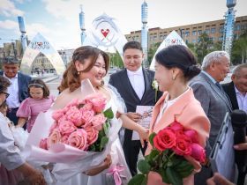 Первая торжественная регистрация брака состоялась на площади Республики