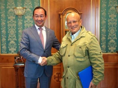 Айсен Николаев встретился с экспертом-международником Сергеем Карагановым