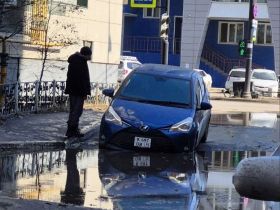 Все еще не «город белых кроссовок»: как выглядят улицы и дворы Якутска весной