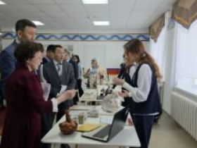 Рыбный фудкорт развернули на выставке школ в Жиганском районе