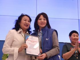 В Якутии в День волонтера отметили лучших добровольцев