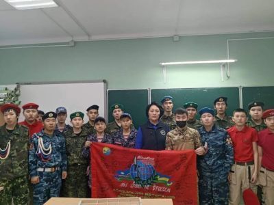 Курсант кадровой программы «Якутия – Земля героев» провела урок Мужества в Вилюйской школе