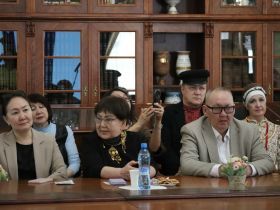 В Якутии выпустили электронную книгу о спектаклях Андрея Борисова в Русском театре