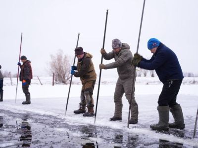 Субботник по заготовке льда для семей участников СВО и пожилых людей прошел в Якутске