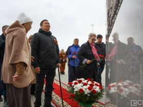Минута молчания, новобранцы и гречка: в Якутске прошла церемония памяти в честь Дня Победы